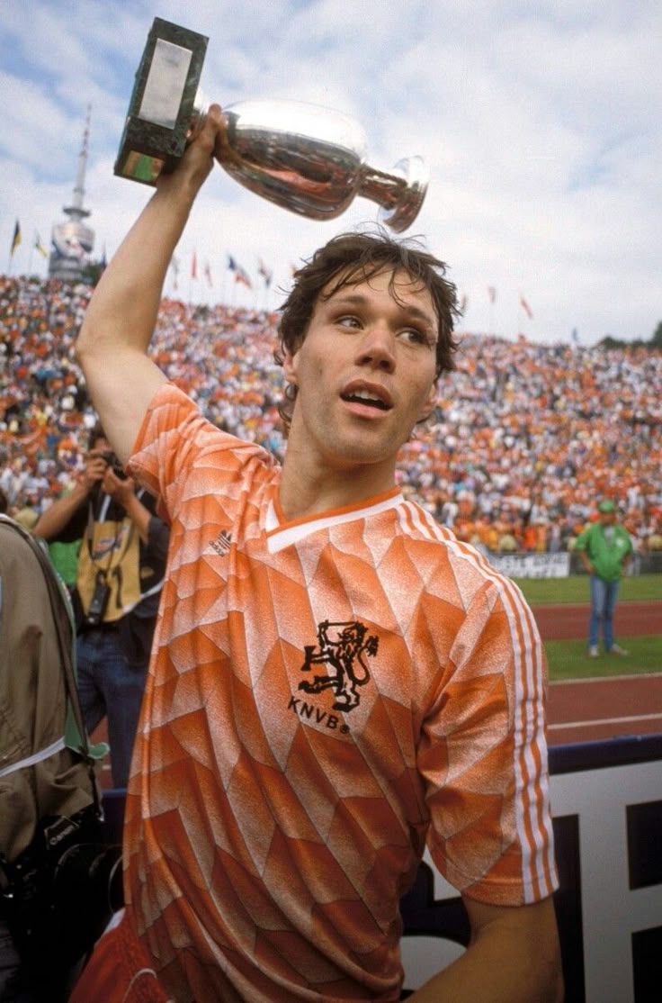 Marco Van Basten - NED (1988)
